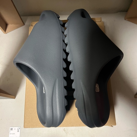Yeezy slides size 8 Slate Grey - Picture 6 of 11